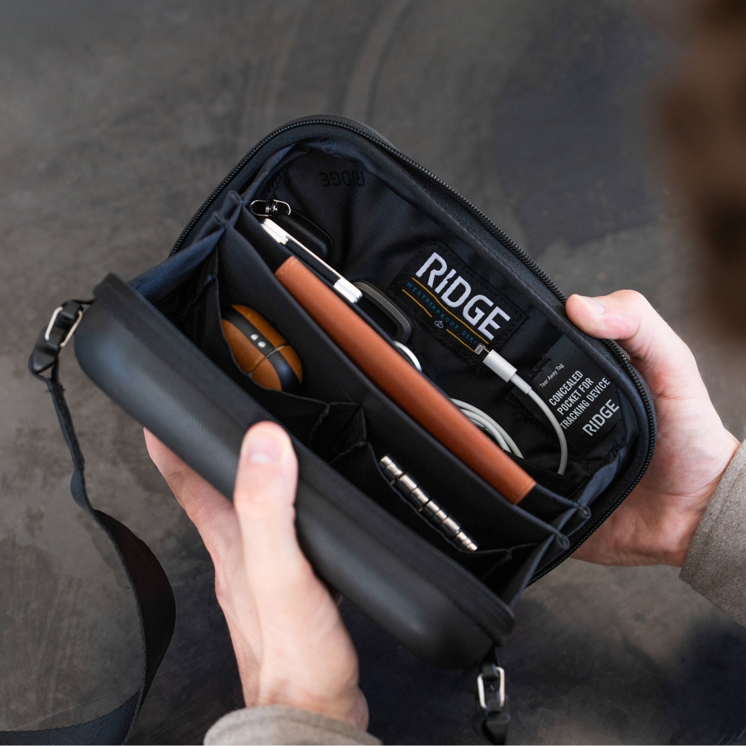 Hardshell Sling - Royal Black